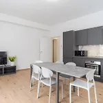 Guesthost - Roomy And Bright With Terrace! *