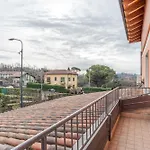 Guesthost - Roomy And Bright With Terrace!