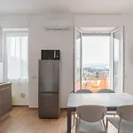 Guesthost - Roomy And Bright With Terrace! Cesana Brianza