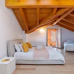 Guesthost - Roomy And Bright With Terrace! Appartement *