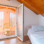 Guesthost - Roomy And Bright With Terrace! Appartement