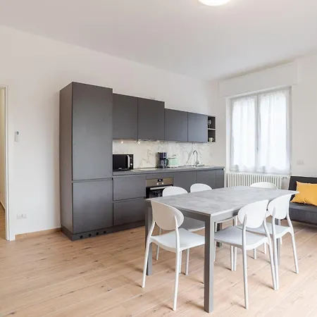 Guesthost - Roomy And Bright With Terrace! דירה