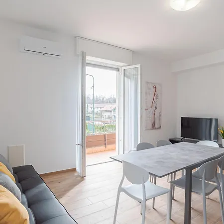 Апартаменты Guesthost - Roomy And Bright With Terrace! *