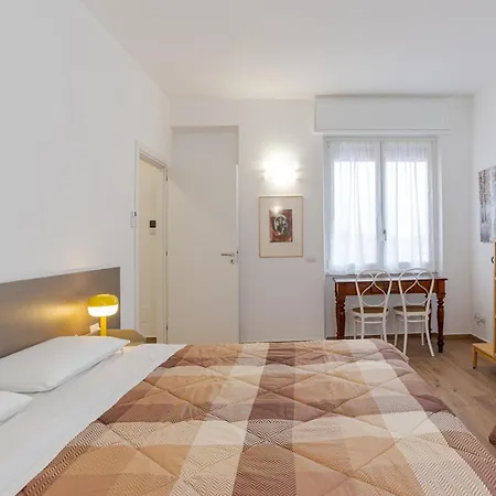 Апартаменты Guesthost - Roomy And Bright With Terrace! Cesana Brianza