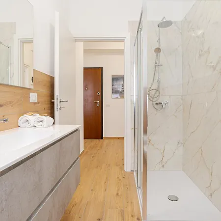 דירה Guesthost - Roomy And Bright With Terrace!