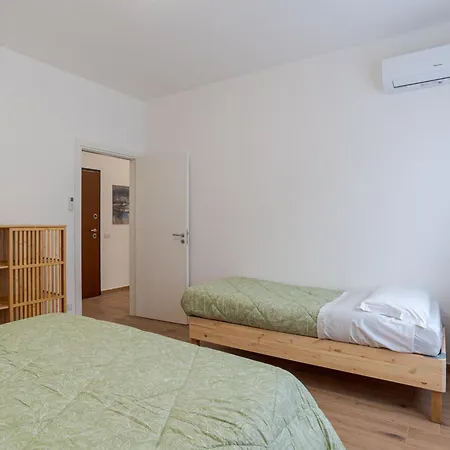 Апартаменты Guesthost - Roomy And Bright With Terrace! *