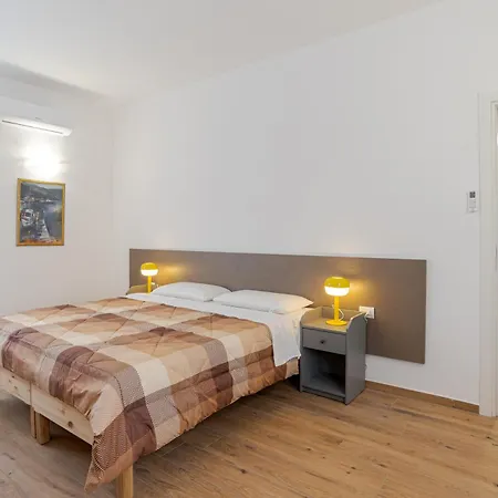 Roomy And Bright With Terrace! *