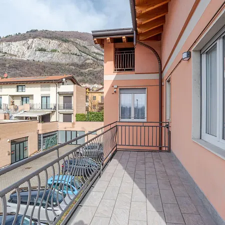 Guesthost - Roomy And Bright With Terrace! Appartement