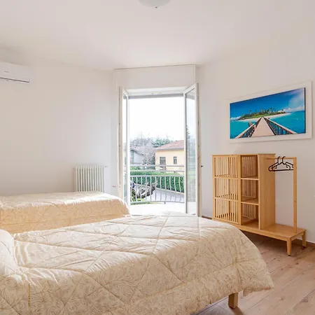 Guesthost - Roomy And Bright With Terrace! *