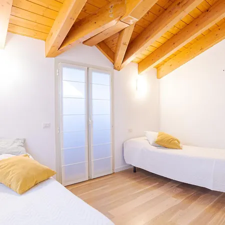 Guesthost - Roomy And Bright With Terrace! Апартаменты *