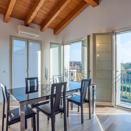 Guesthost - Roomy And Bright With Terrace! Appartement