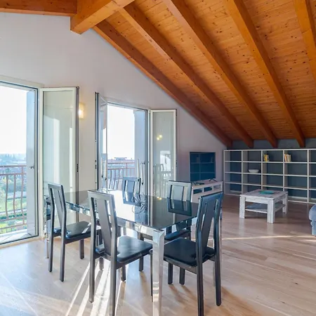 Апартаменты Guesthost - Roomy And Bright With Terrace! Cesana Brianza