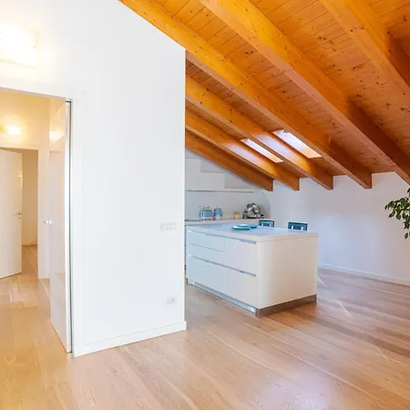 Апартаменты Guesthost - Roomy And Bright With Terrace!