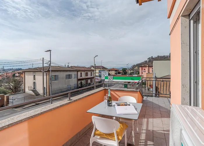 Guesthost - Roomy And Bright With Terrace! Διαμέρισμα *