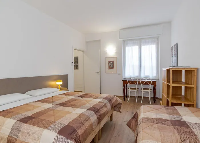 Guesthost - Roomy And Bright With Terrace! Διαμέρισμα Cesana Brianza