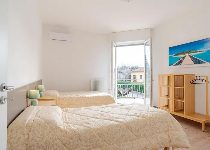 Guesthost - Roomy And Bright With Terrace! Διαμέρισμα *