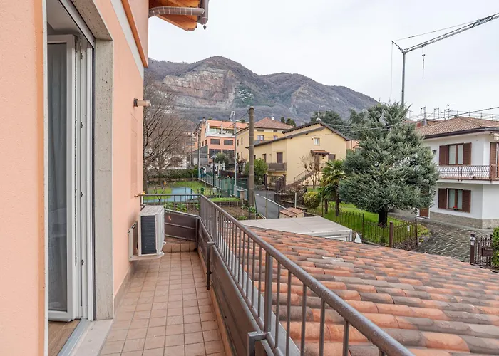 Guesthost - Roomy And Bright With Terrace! Cesana Brianza