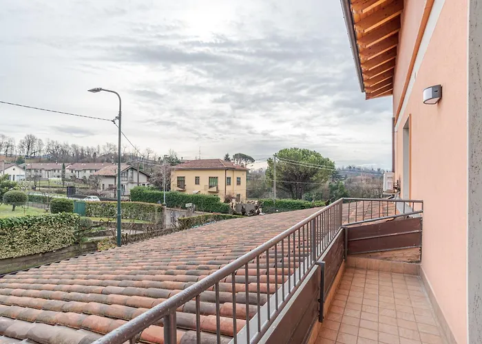 Guesthost - Roomy And Bright With Terrace!