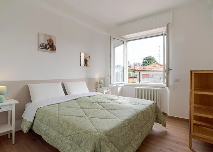 Guesthost - Roomy And Bright With Terrace! Διαμέρισμα Cesana Brianza