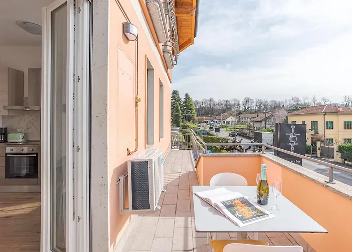 Guesthost - Roomy And Bright With Terrace!