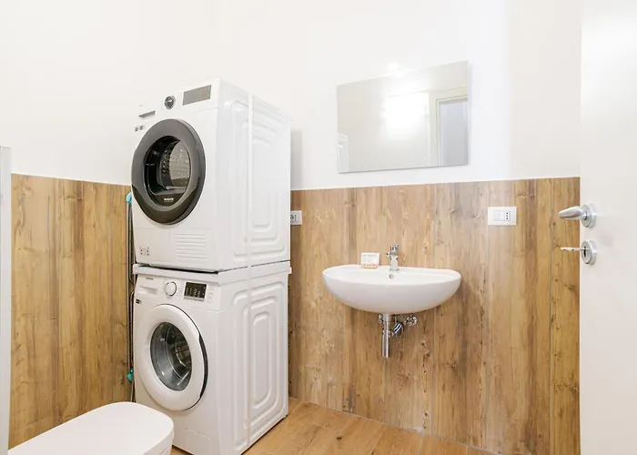 Guesthost - Roomy And Bright With Terrace! Cesana Brianza