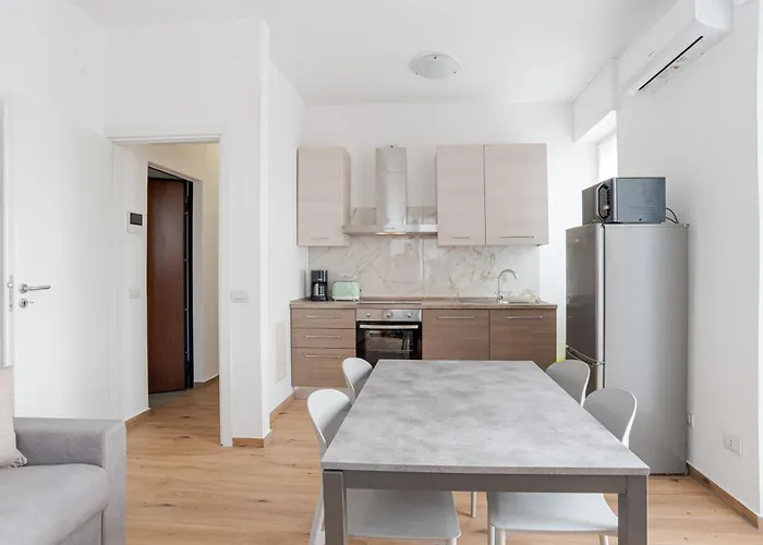 Guesthost - Roomy And Bright With Terrace!