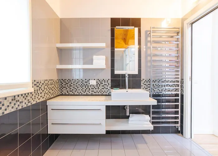 Guesthost - Roomy And Bright With Terrace!