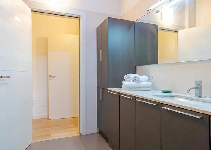 Guesthost - Roomy And Bright With Terrace!