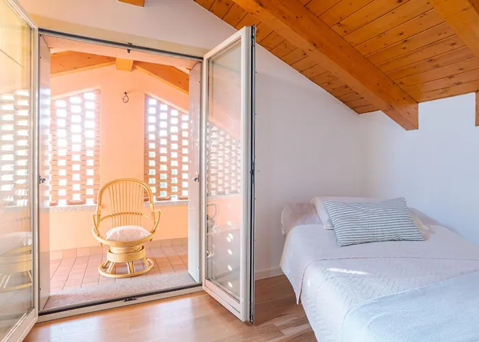 Guesthost - Roomy And Bright With Terrace! Διαμέρισμα