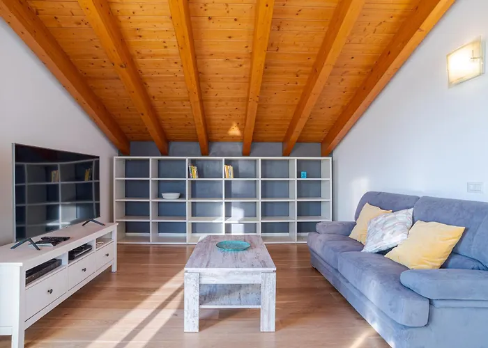 Guesthost - Roomy And Bright With Terrace! *