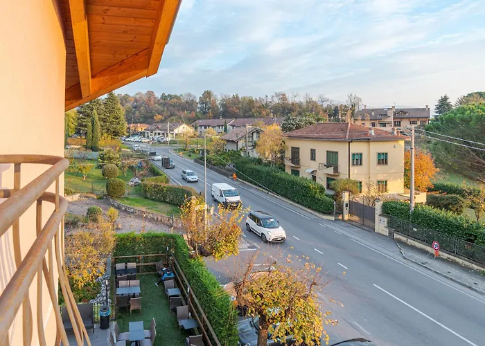 Guesthost - Roomy And Bright With Terrace!