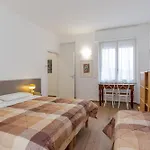 Guesthost - Roomy And Bright With Terrace! Apartamento Cesana Brianza