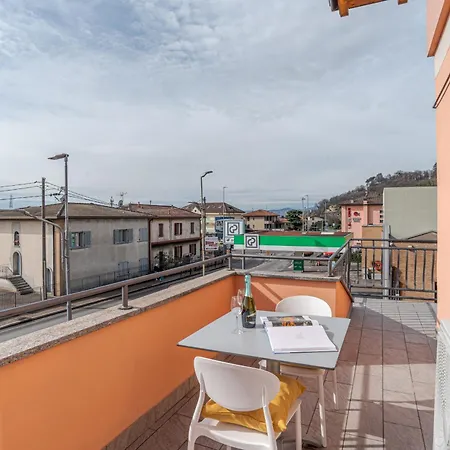 Guesthost - Roomy And Bright With Terrace! Apartament *