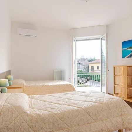 Guesthost - Roomy And Bright With Terrace! Apartament *