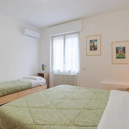 Guesthost - Roomy And Bright With Terrace!