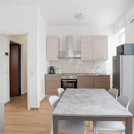 Guesthost - Roomy And Bright With Terrace!