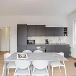 Guesthost - Roomy And Bright With Terrace! Cesana Brianza