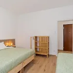 Guesthost - Roomy And Bright With Terrace! * Cesana Brianza