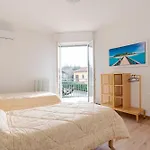 Guesthost - Roomy And Bright With Terrace! *